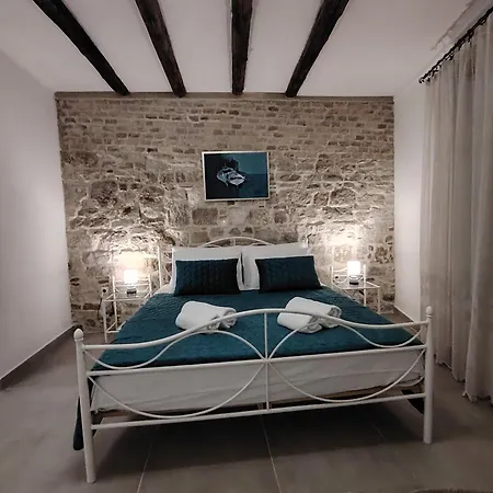 Old Varos Apartment