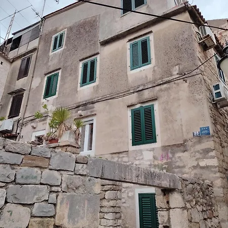 Apartment Old Varos