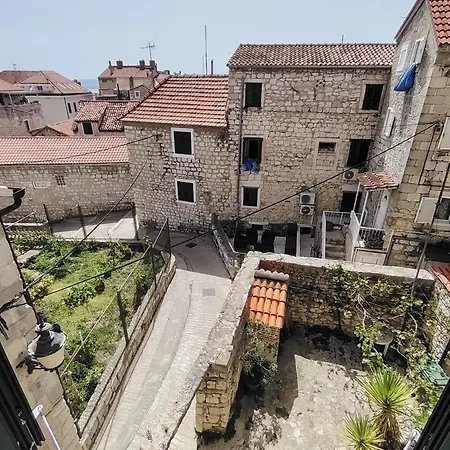 Old Varos سبليت