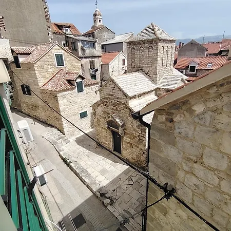 Old Varos Apartment Split