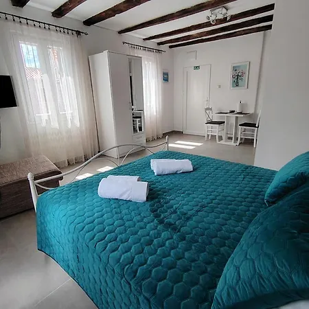 Apartment Old Varos *