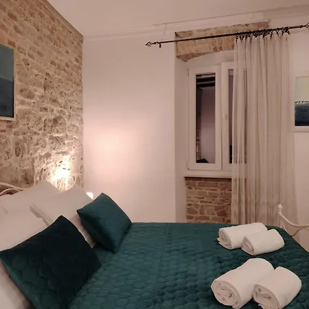 Old Varos Appartement *