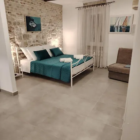 Old Varos Appartement *